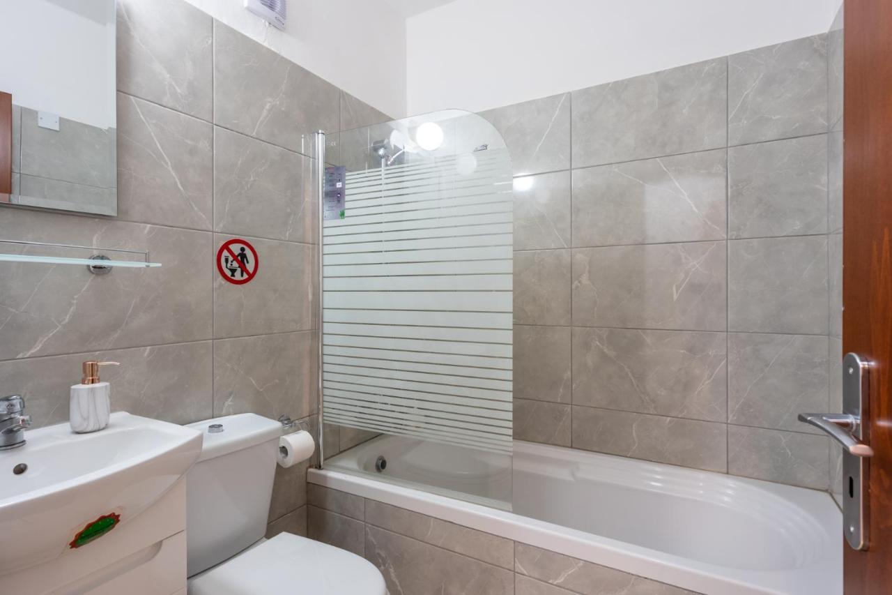 Mia 1-Bedroom Apartment In Λάρνακα Εξωτερικό φωτογραφία